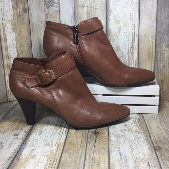 Bandolino Shoes - 🍁 Bandolino Women’s Ankle Boot, Size 6.5